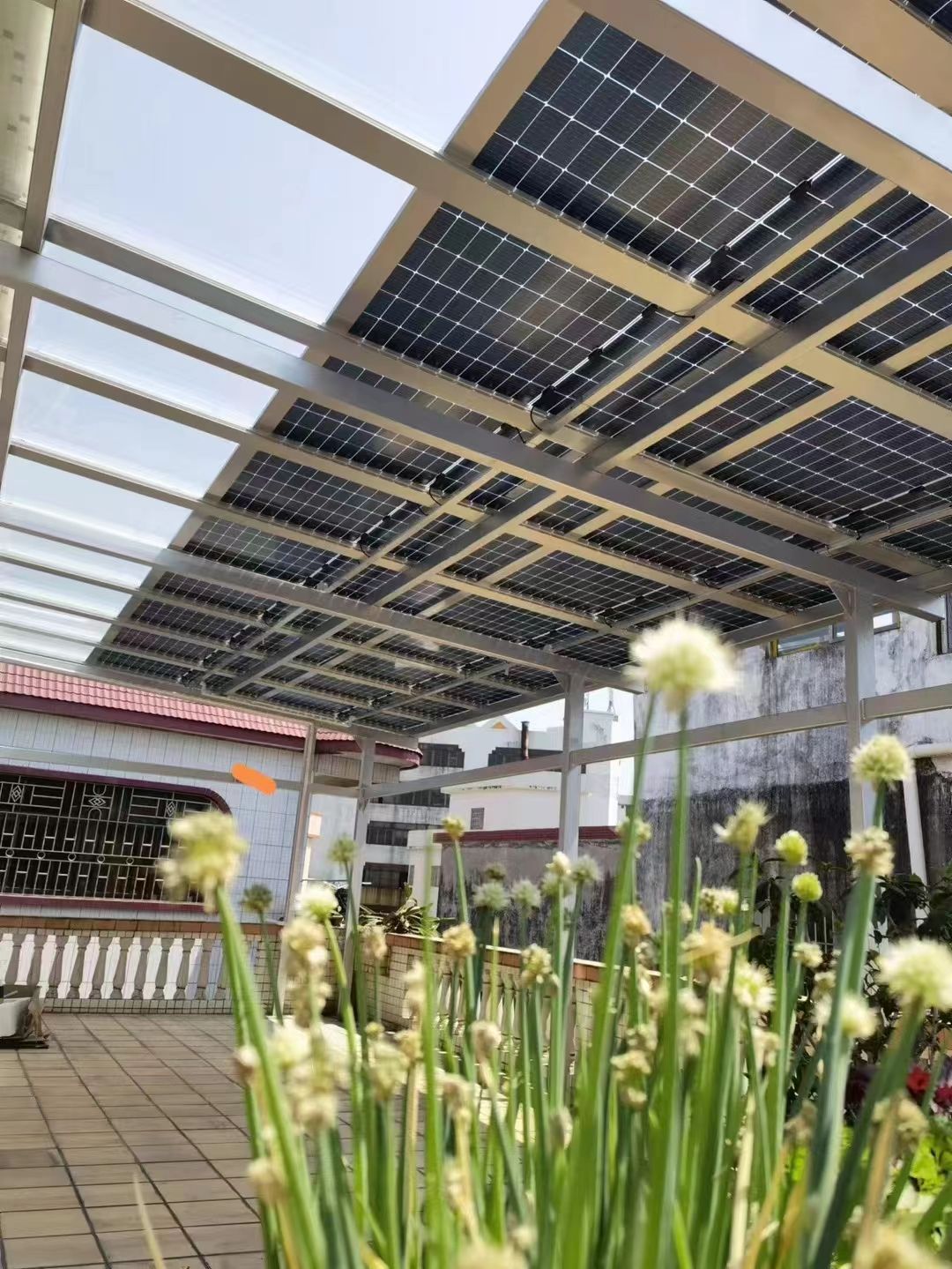 东阳别墅家用屋顶太阳能发电系统安装